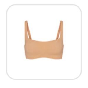 Skims Naked Scoop Bra